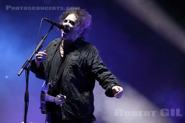 THE CURE - 2019-08-23 - SAINT CLOUD - Domaine National - Grande Scene - Robert James Smith